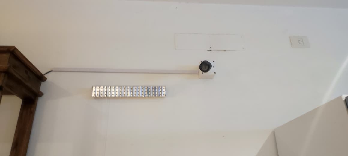 Instalación de luz LED y cámara